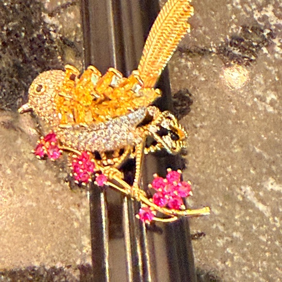Elegant Gold and Pink Bird Ring
